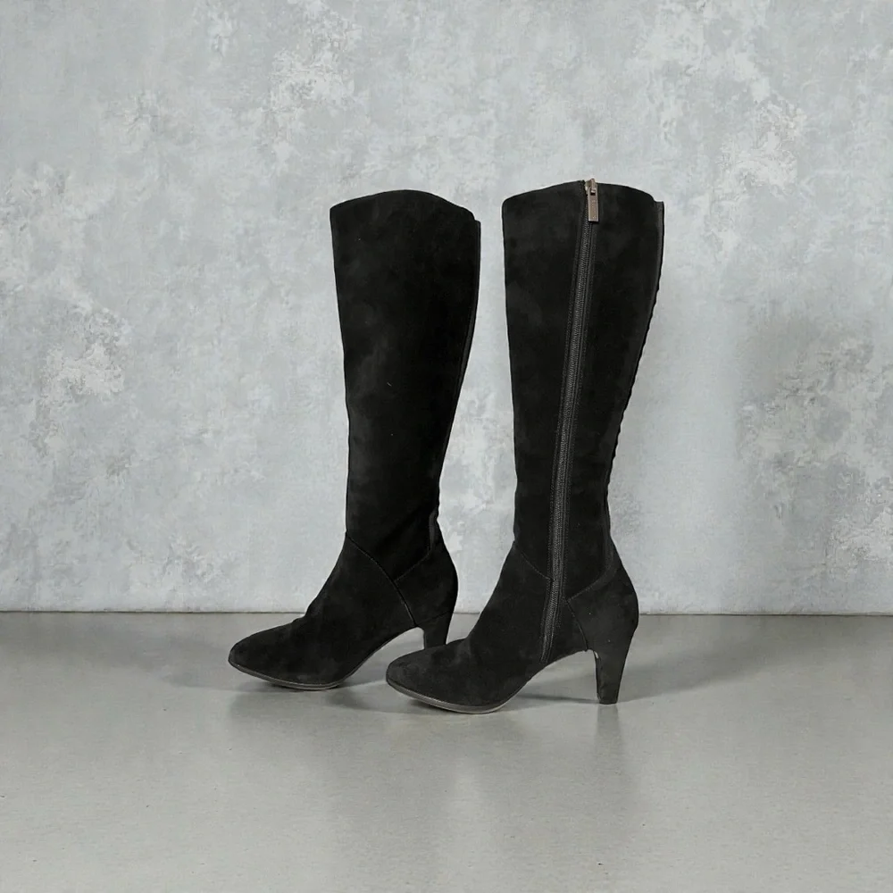 Aquatalia Black Suede Tall Stretch Weatherproof Boots – Size 7) Made in Italy